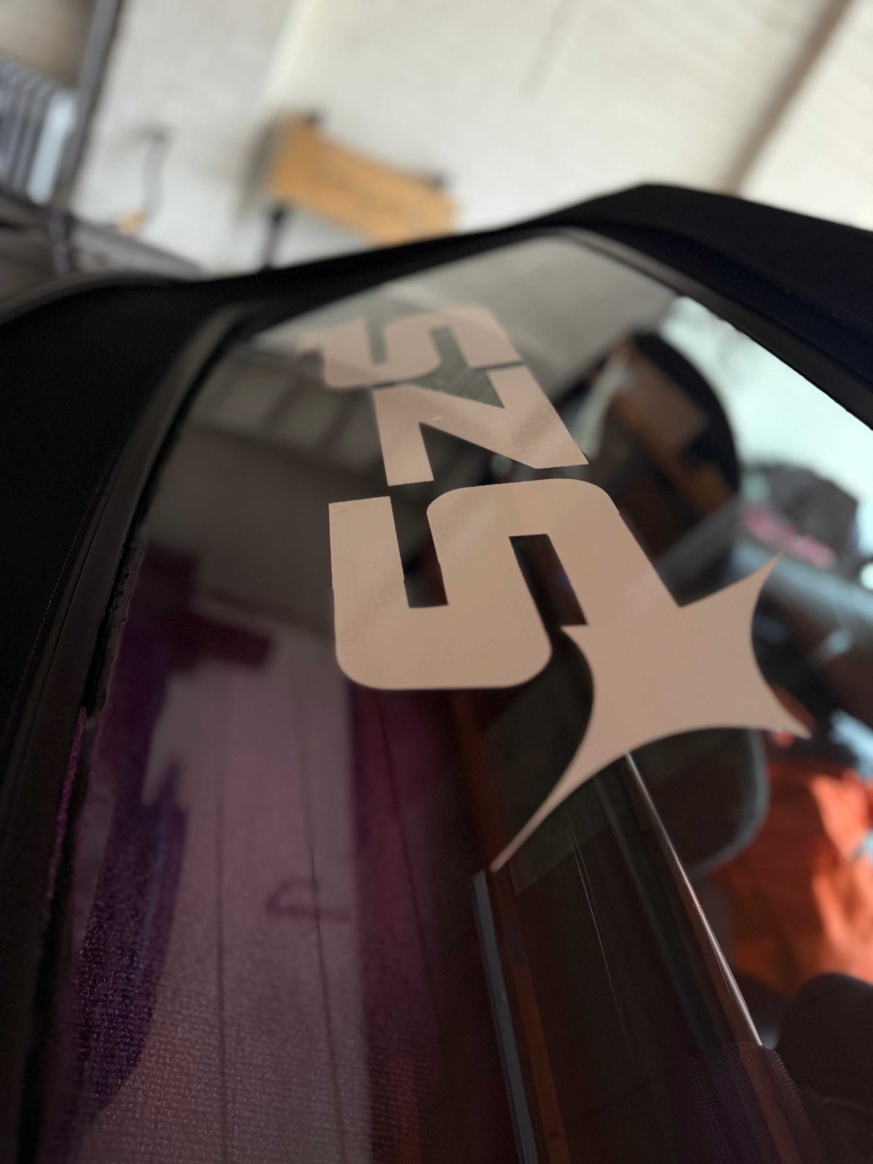 SzS window sticker
